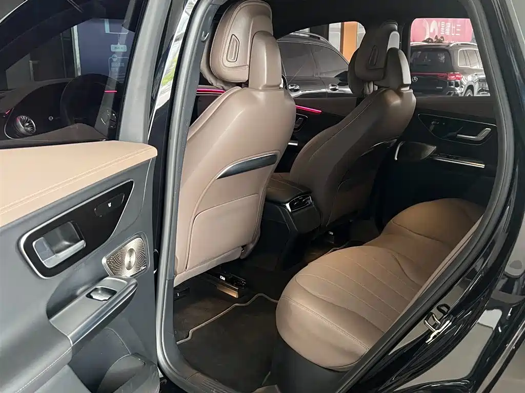 Mercedes-Benz EQE SUV — миниатюра 10