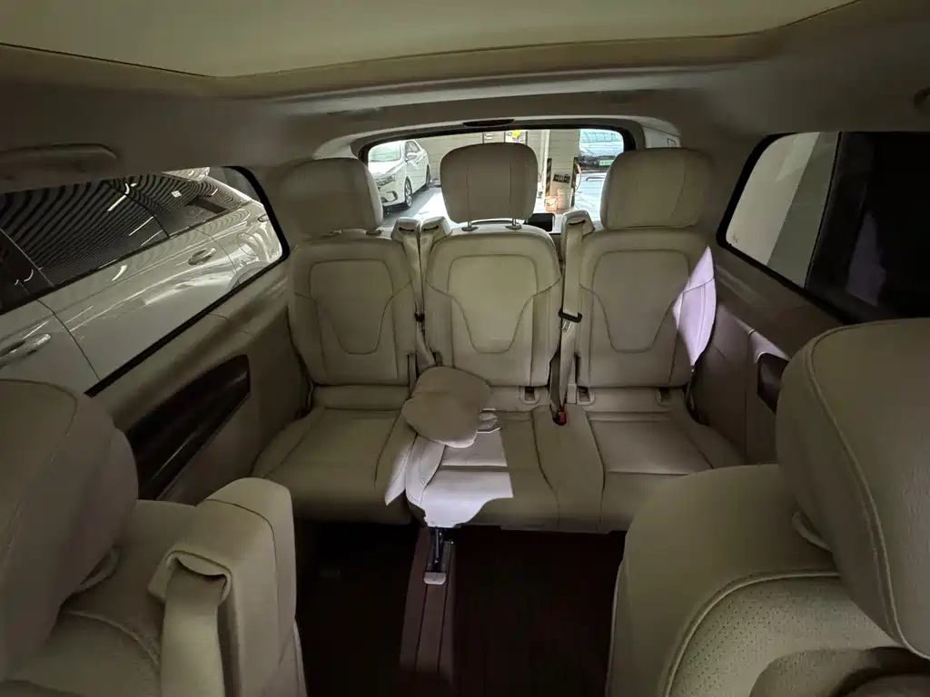 Mercedes-Benz V-Class — миниатюра 12