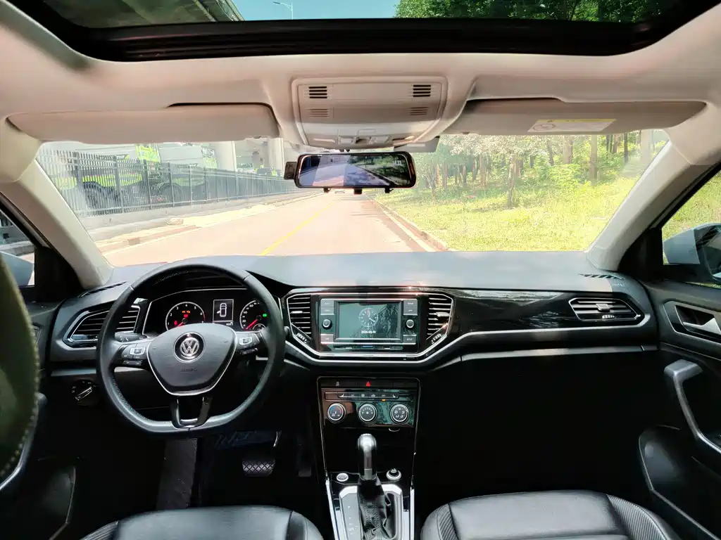 Volkswagen T-Roc — миниатюра 7