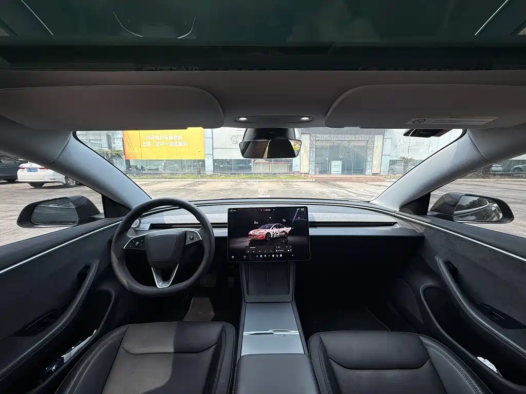 Tesla Model 3 — миниатюра 7
