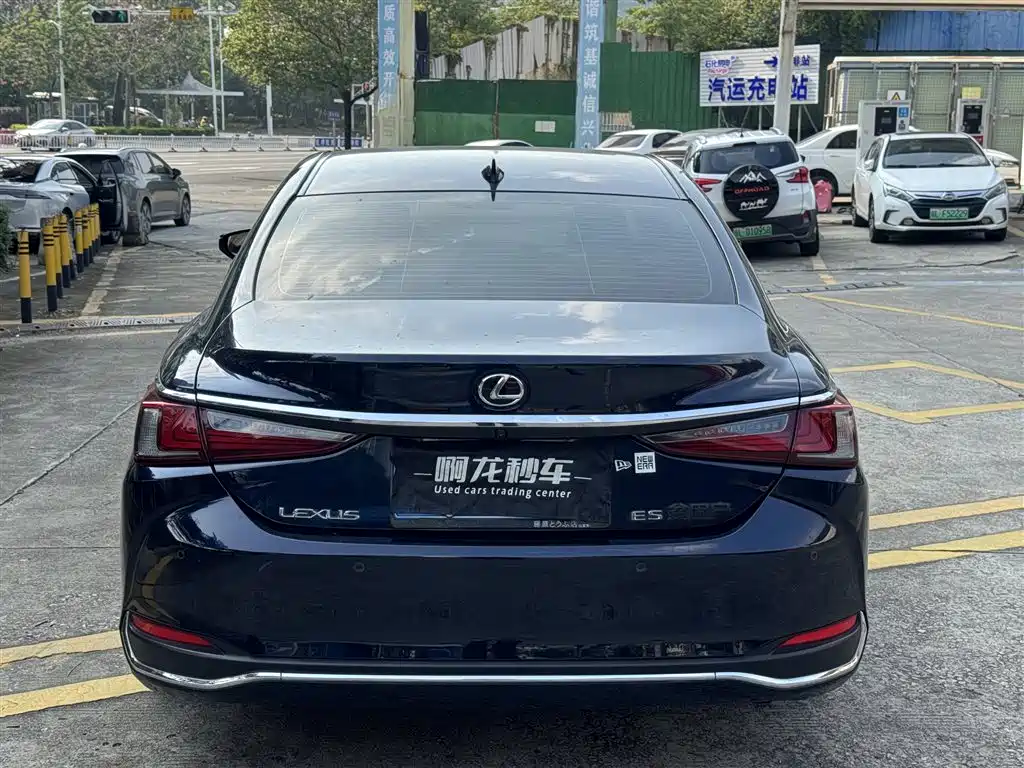 Lexus ES — миниатюра 8