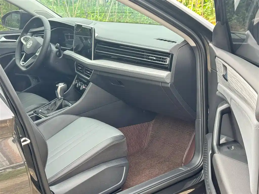 Volkswagen Sagitar 2025 300TSI DSG