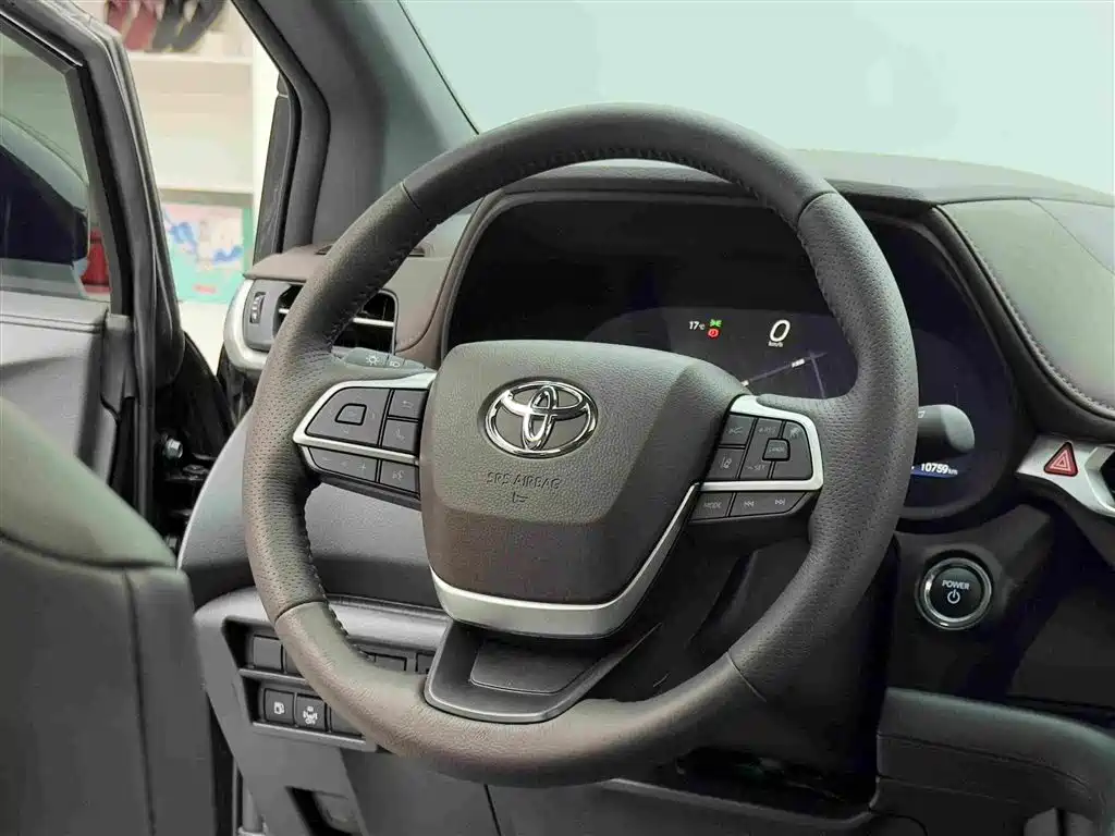 Toyota Granvia — миниатюра 15