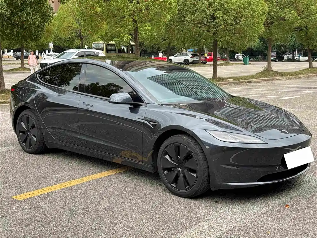 Tesla Model 3 — миниатюра 10