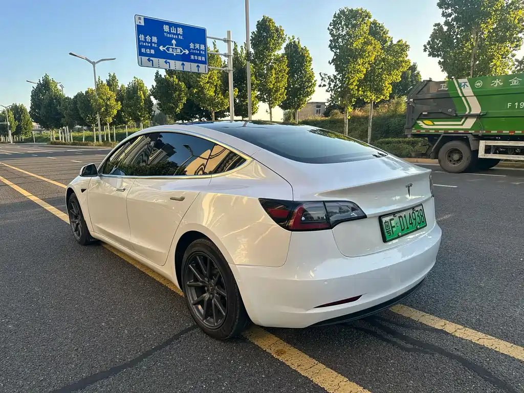 Tesla Model 3 — миниатюра 8