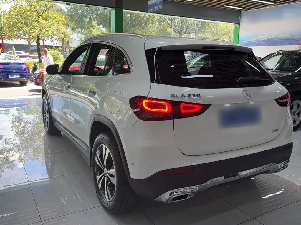Mercedes-Benz GLA — миниатюра 6