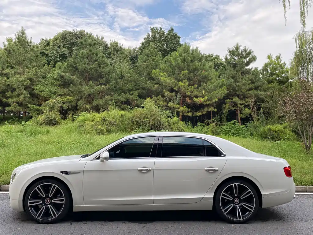 Bentley Flying Spur — миниатюра 3