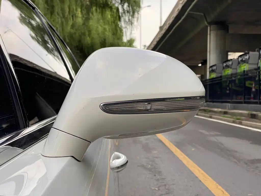 Bentley Flying Spur — миниатюра 5