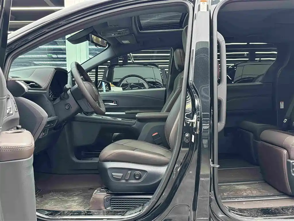 Toyota Granvia — миниатюра 8