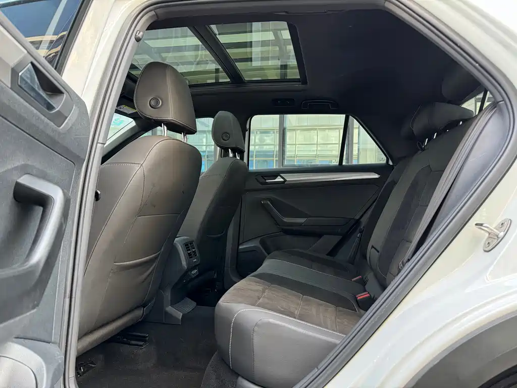 VOLKSWAGEN T ROC EXPLORING SONGS