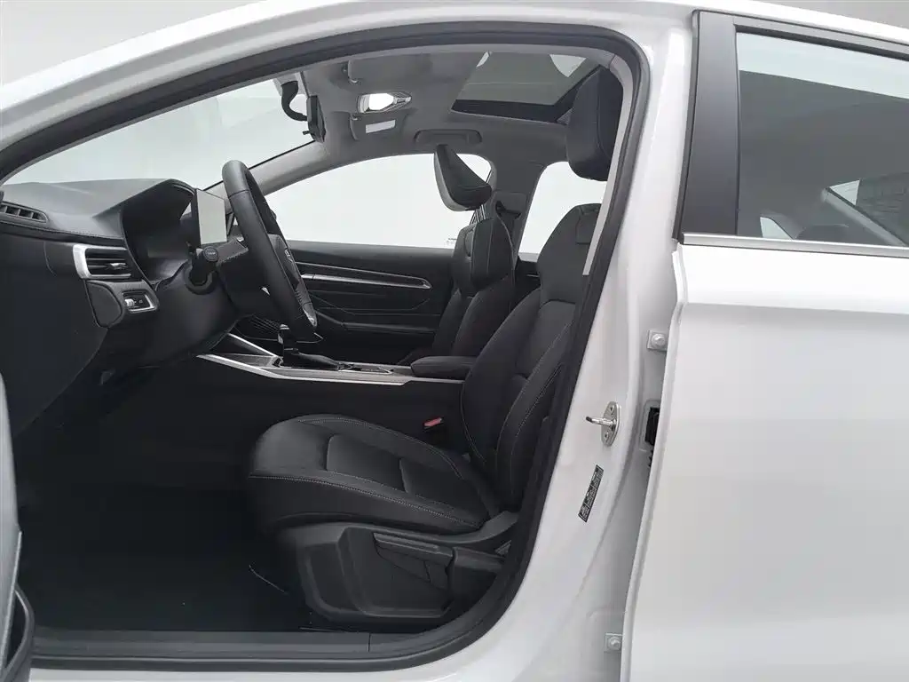 Geely Emgrand 2023 4 Champion 1.5L CVT Luxury