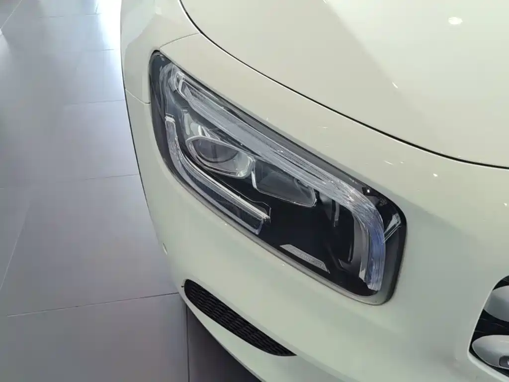 Mercedes-Benz GLB — миниатюра 11