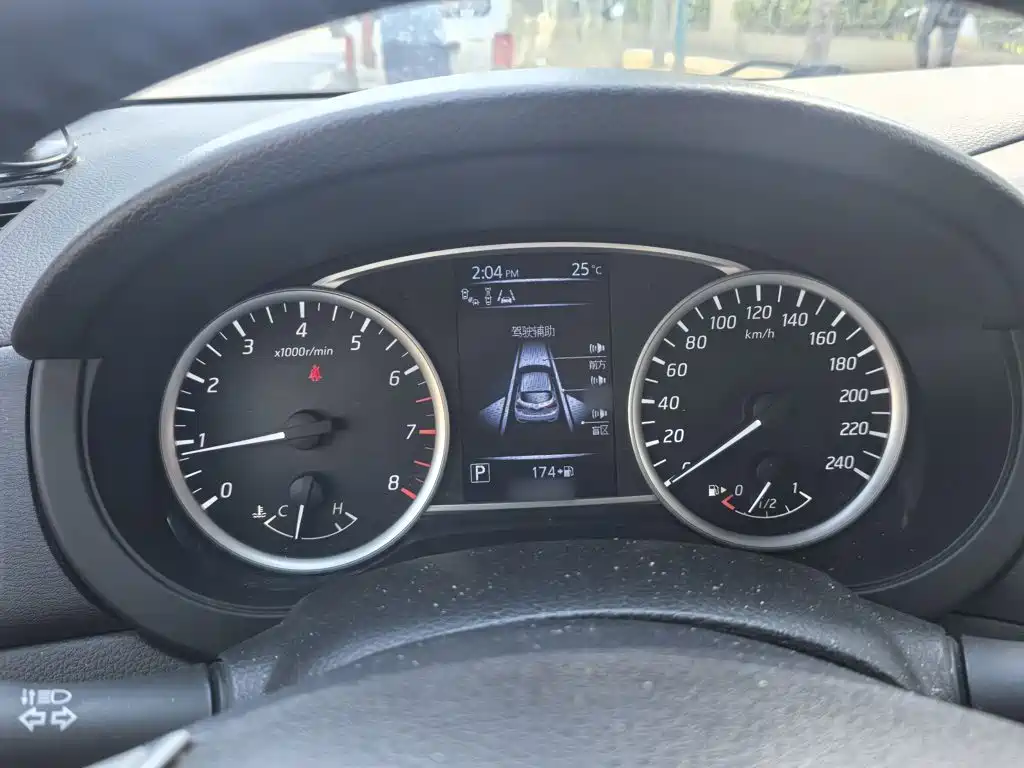 Nissan Tiida — миниатюра 14