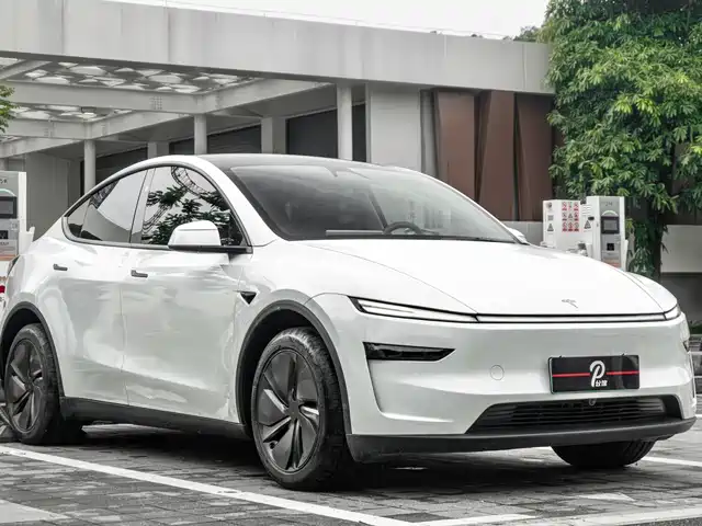 TESLA MODEL Y 2025