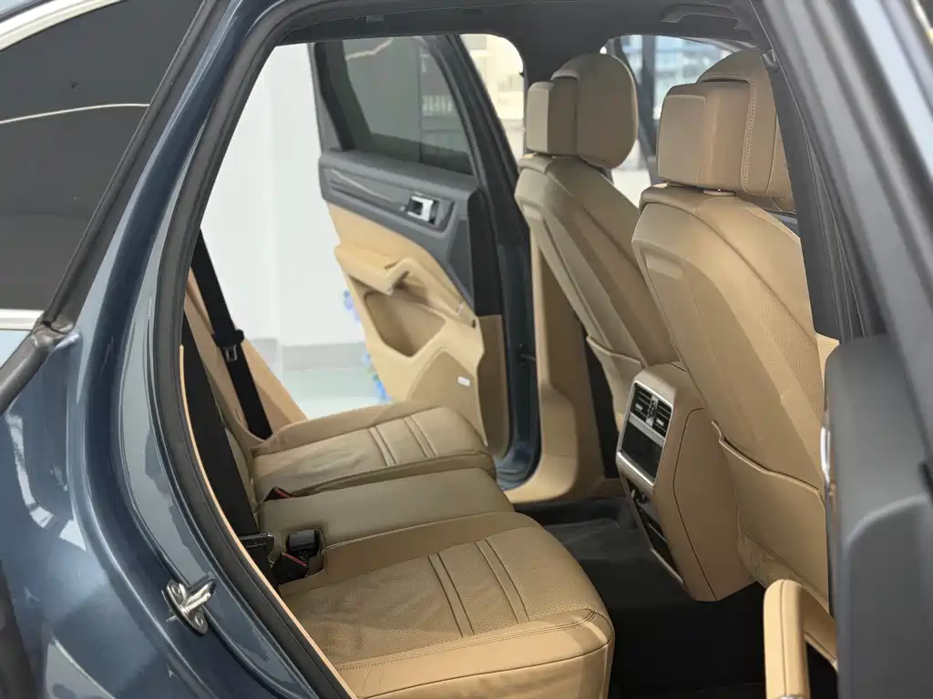 Porsche Cayenne — миниатюра 12