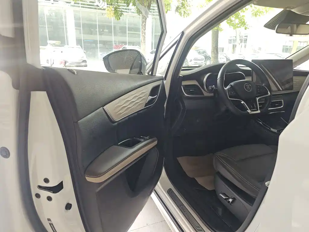BYD MAX New Energy — миниатюра 6