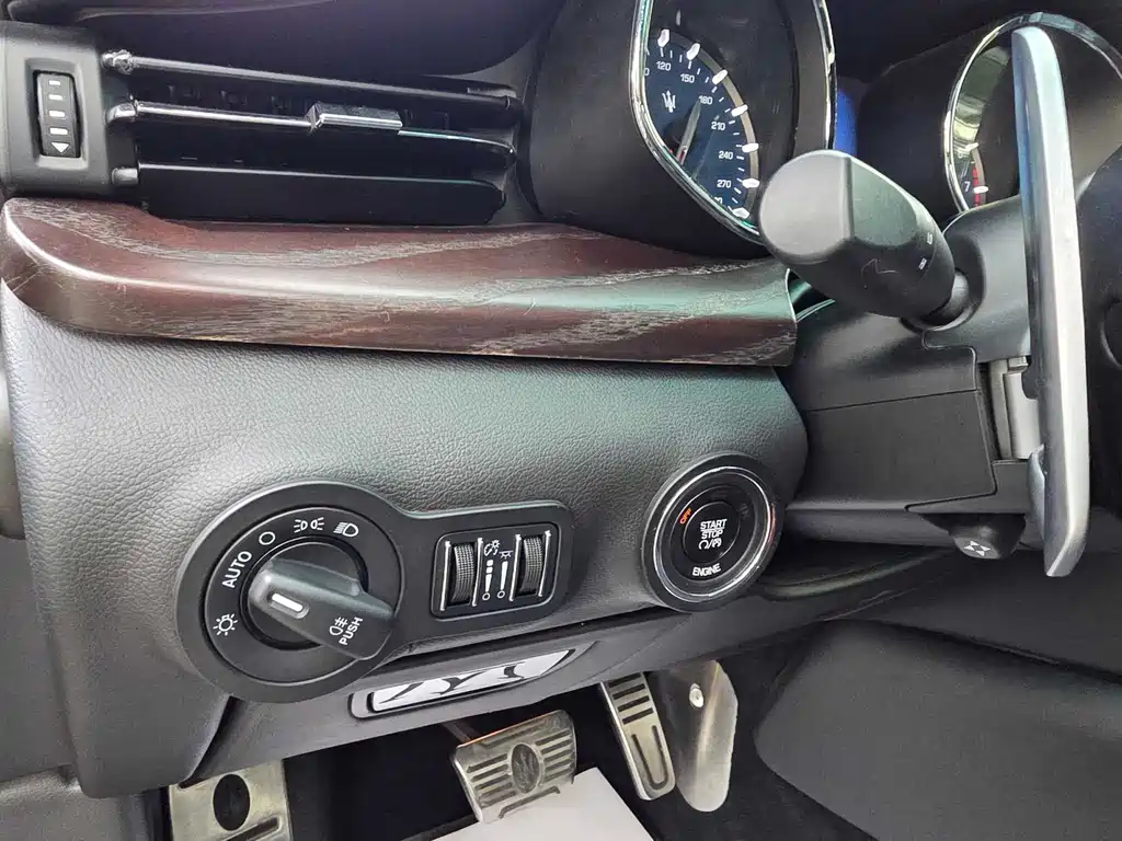 Maserati Quattroporte — миниатюра 11