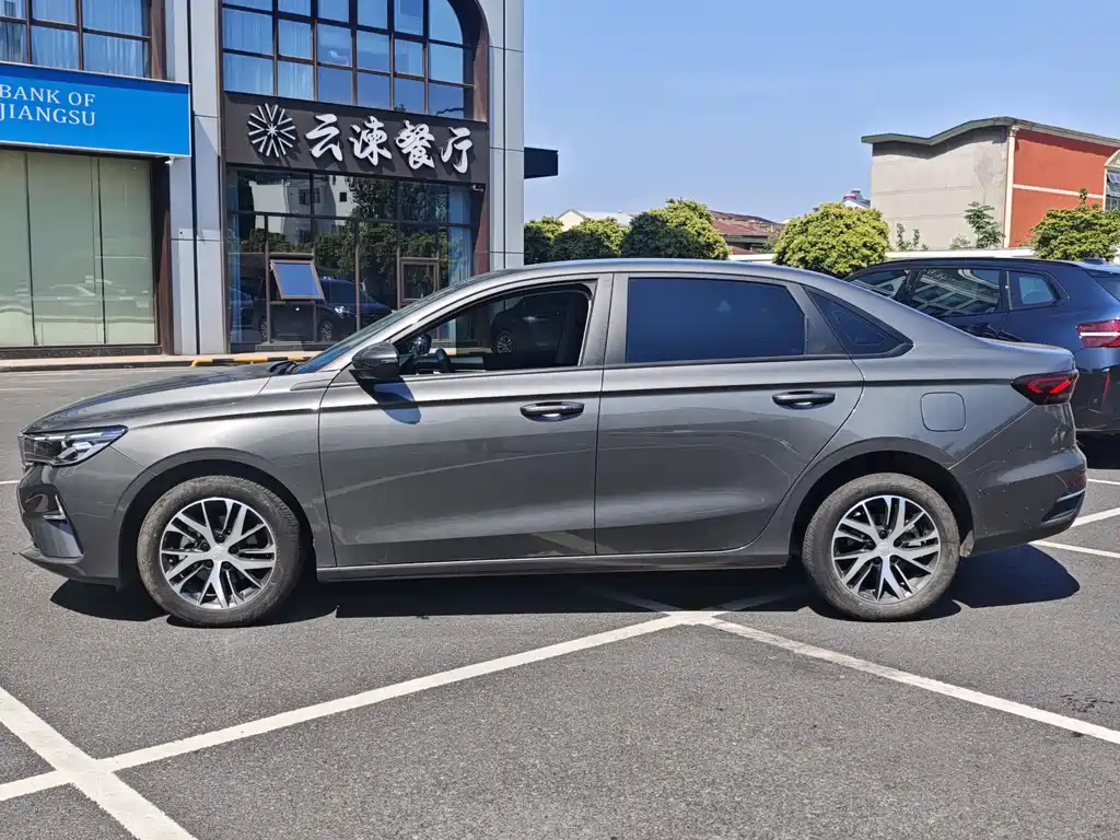 Geely Emgrand 2025 4 1.5L CVT Luxury