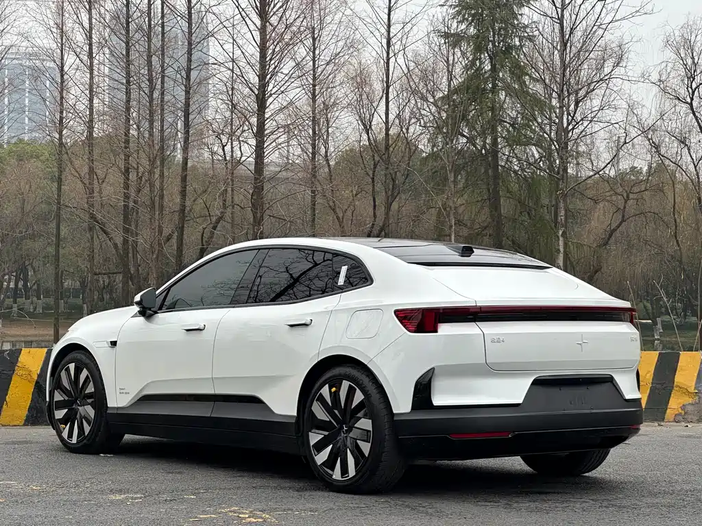 POLESTAR 4