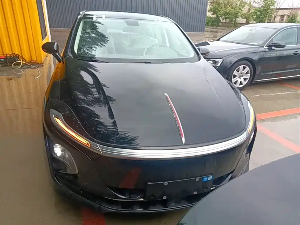 Hongqi E-QM5 2025 610km PLUS