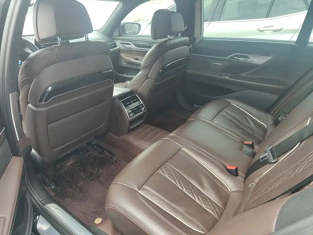 BMW 7 Series — миниатюра 3