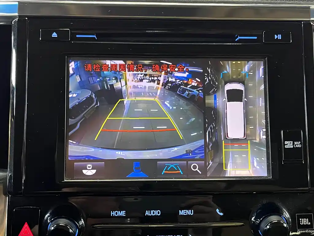 Toyota Alphard — миниатюра 3