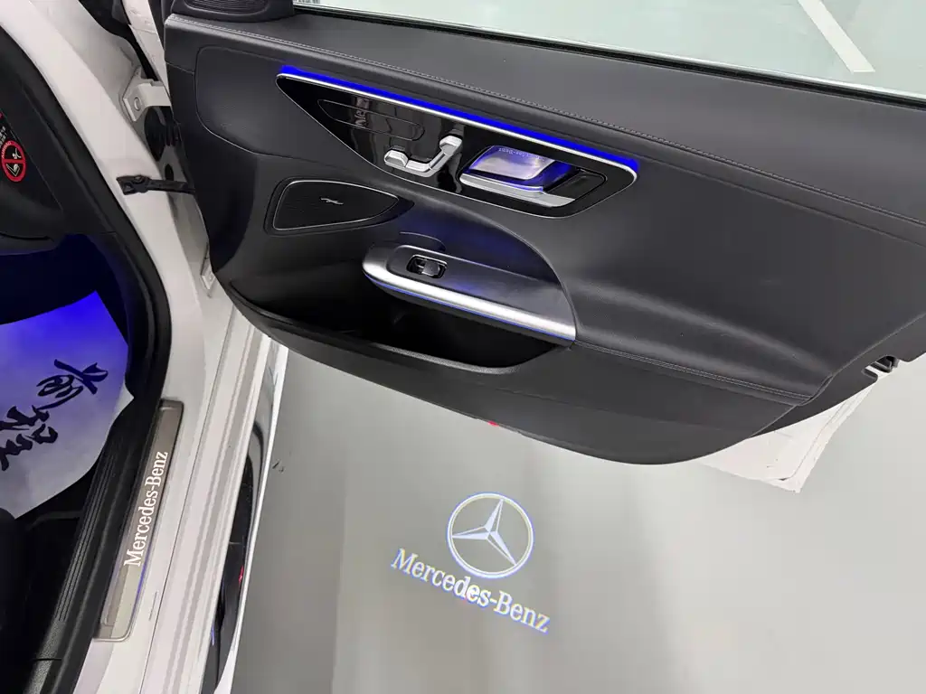 Mercedes-Benz C-Class — миниатюра 11