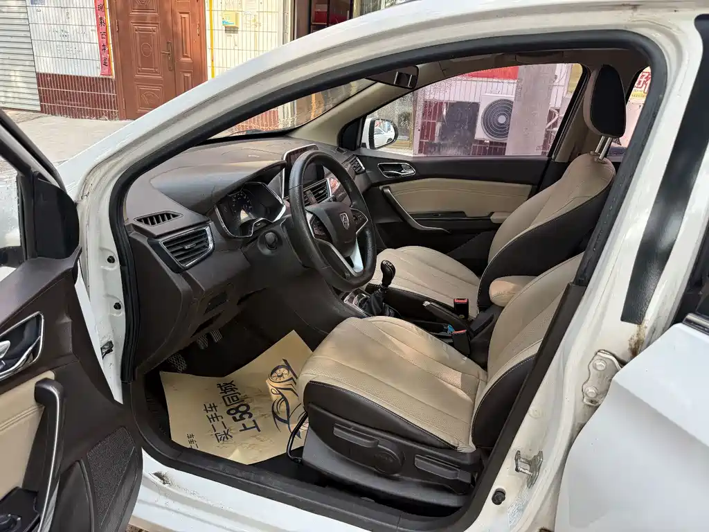 Baojun 310W — миниатюра 10