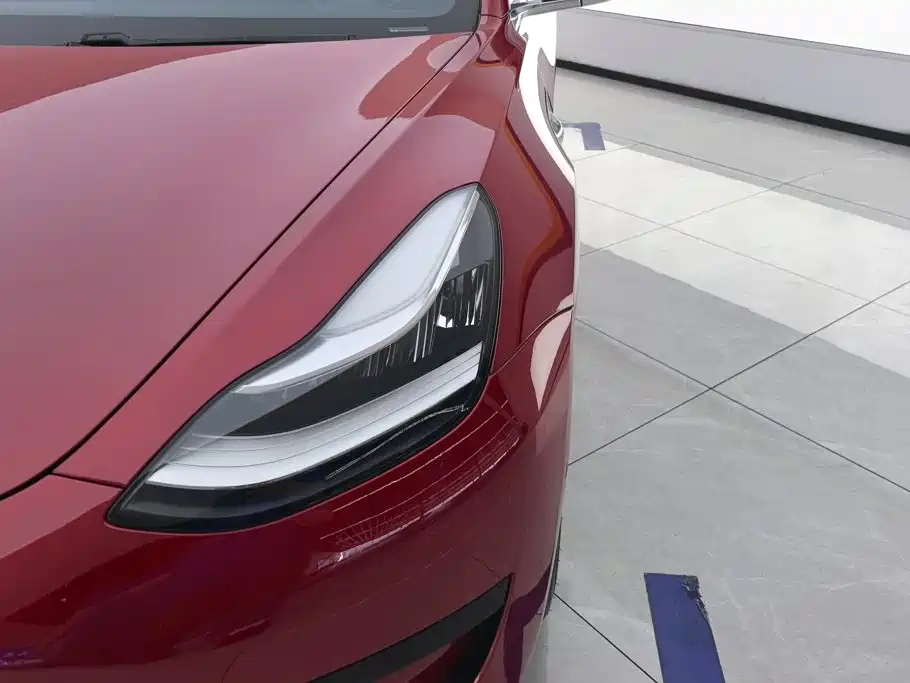 Tesla Model 3 — миниатюра 5
