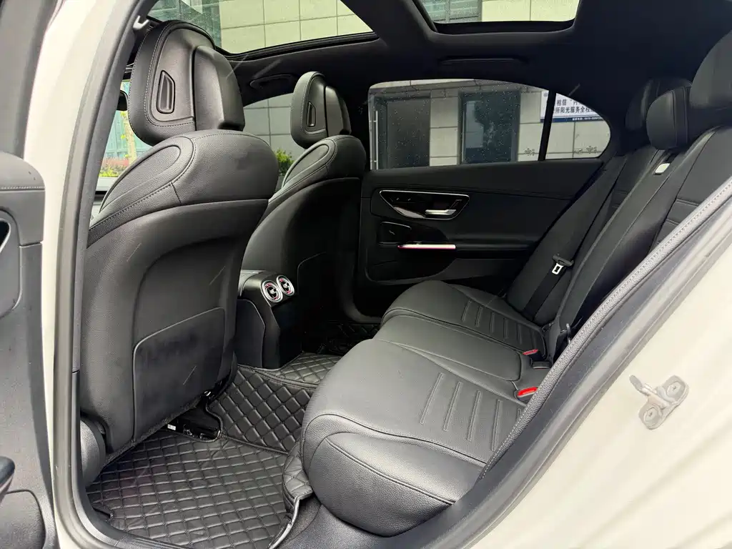 Mercedes-Benz C-Class — миниатюра 6