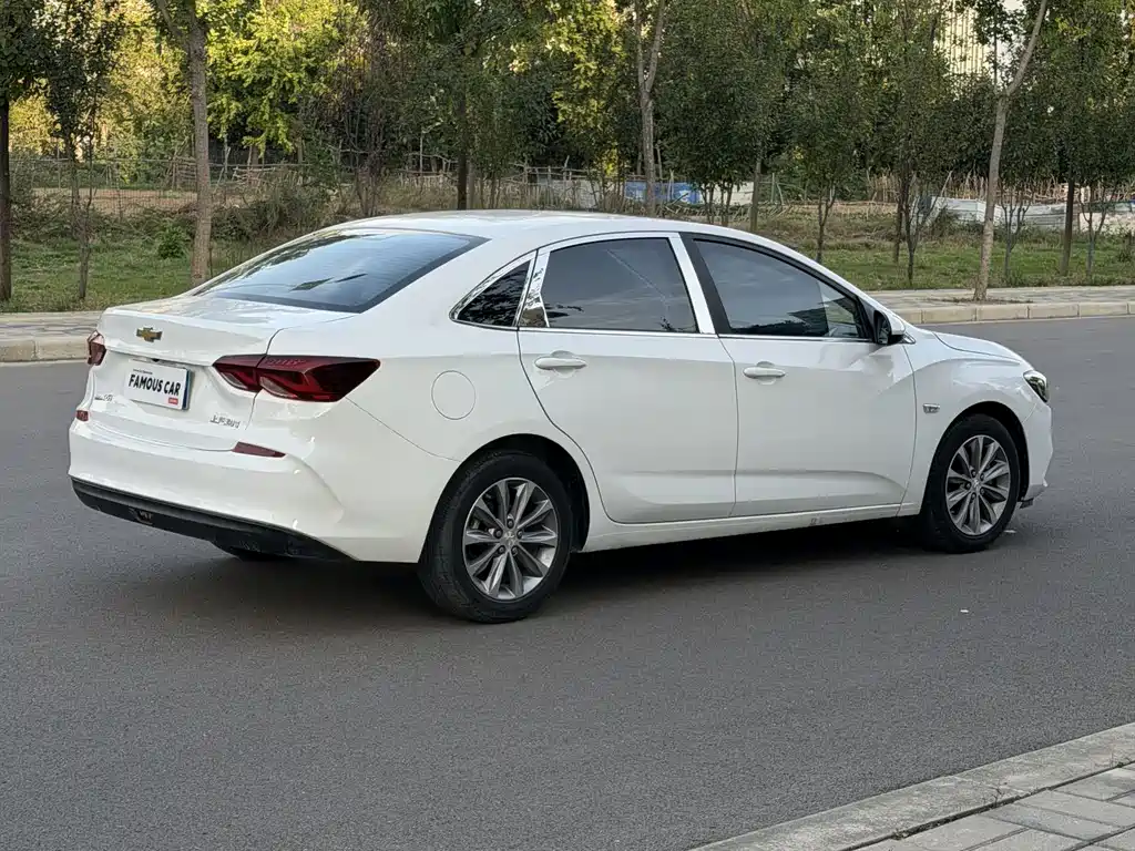 Chevrolet Monza — миниатюра 6