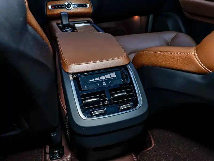 Volvo XC90 — миниатюра 24