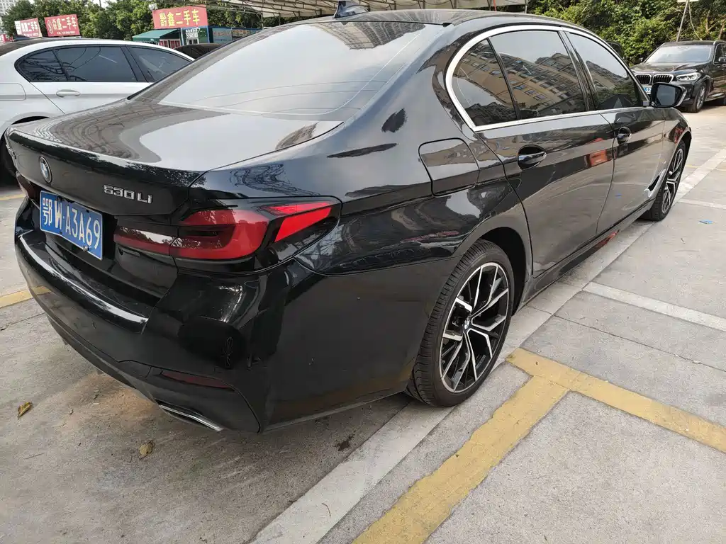 BMW 5 Series — миниатюра 8