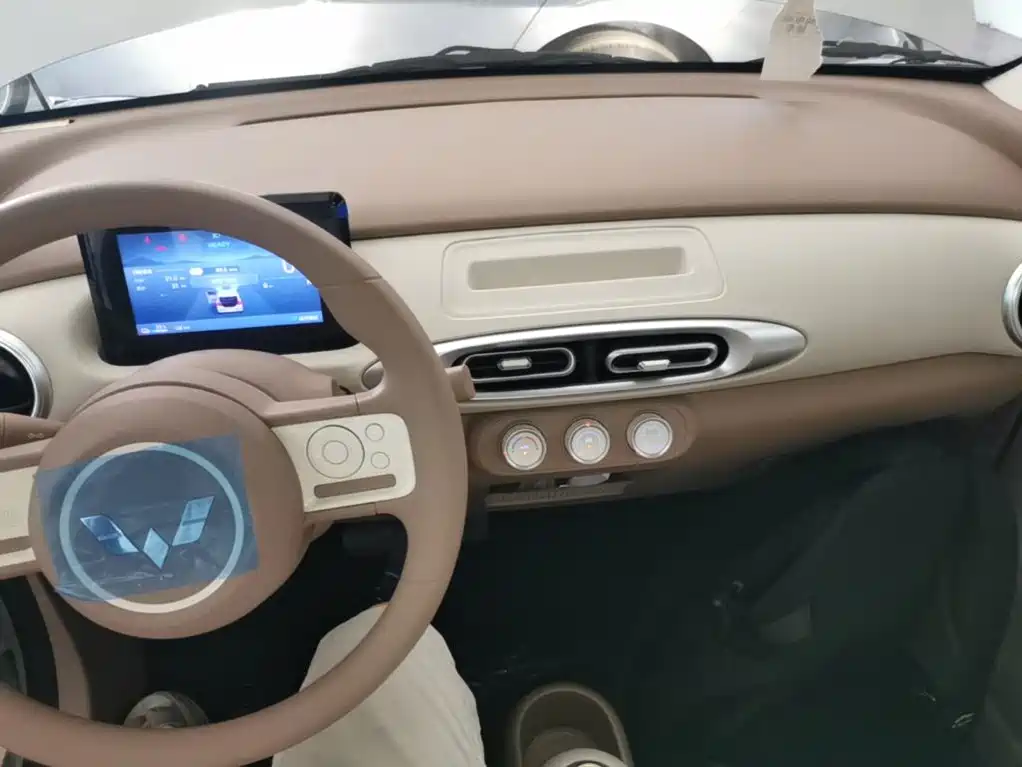 Wuling MINIEV — миниатюра 10