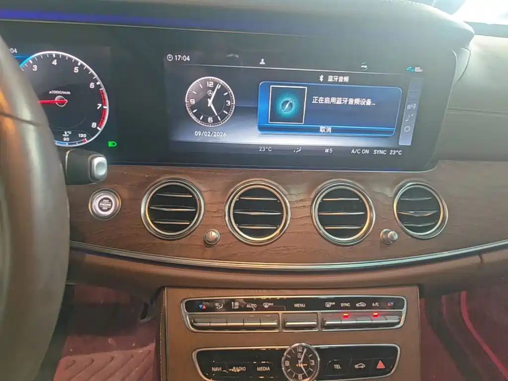 Mercedes-Benz E-Class — миниатюра 13