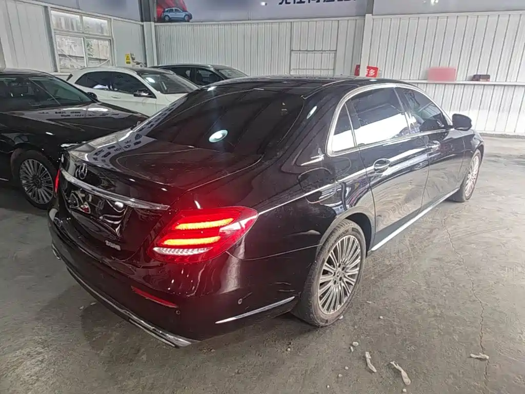 Mercedes-Benz E-Class — миниатюра 7