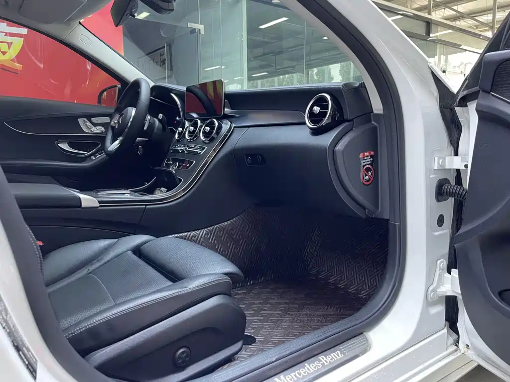 Mercedes-Benz C-Class — миниатюра 15