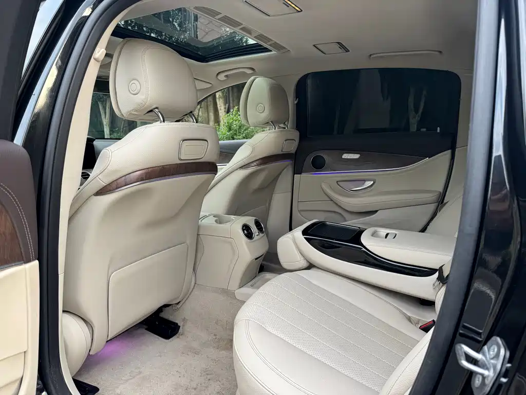 Mercedes-Benz E-Class — миниатюра 7