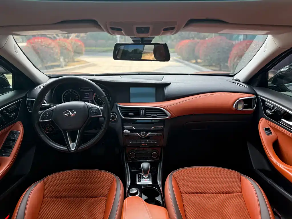 INFINITI QX30