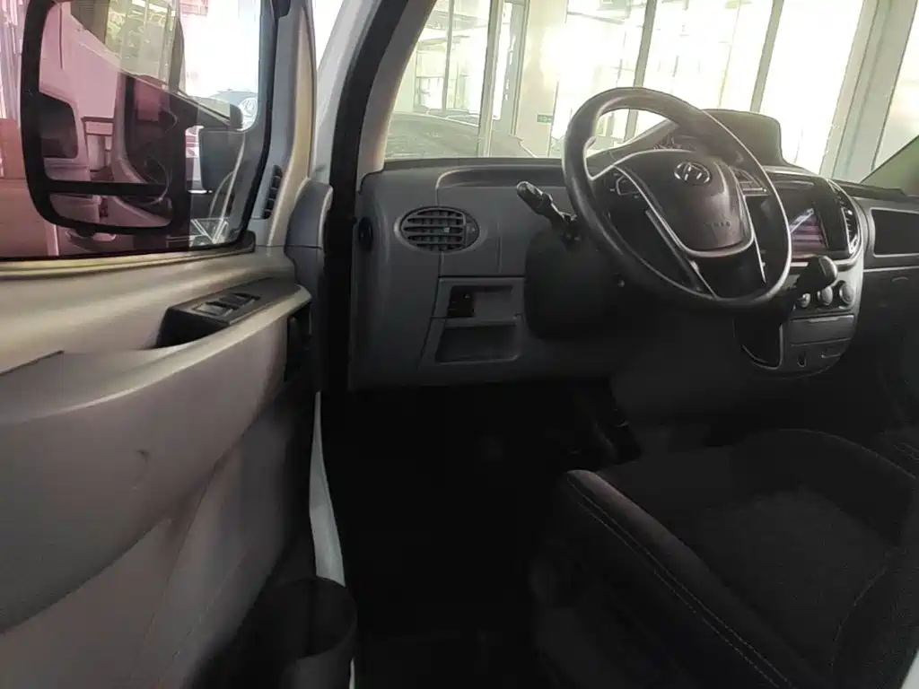 MAXUS V80 — миниатюра 16