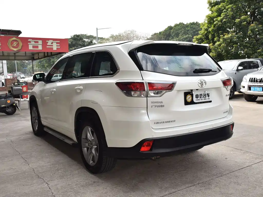 TOYOTA HIGHLANDER