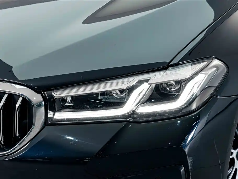 BMW 5 Series — миниатюра 4