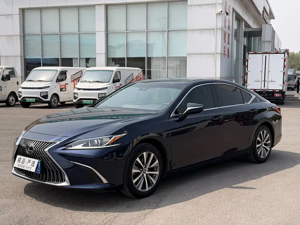 Lexus ES 2020