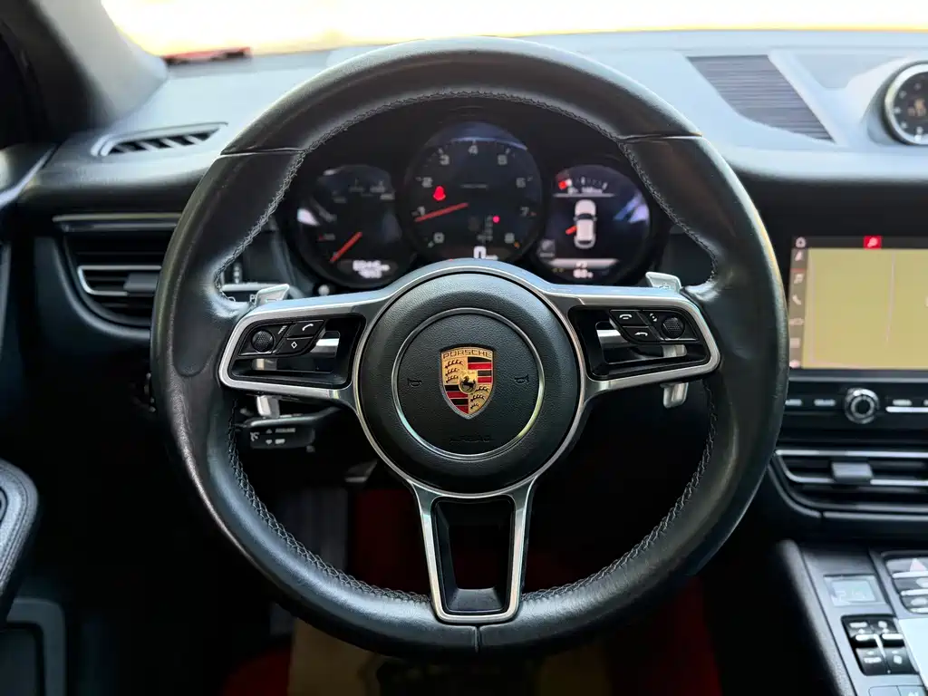 Porsche Macan — миниатюра 10