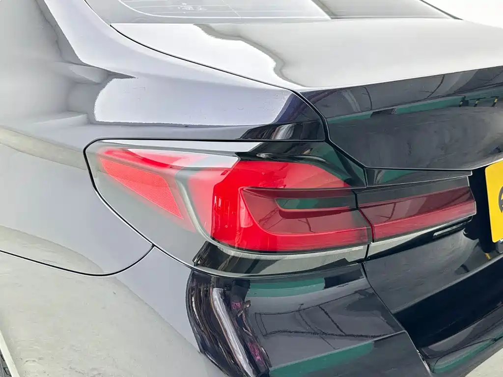 BMW 5 Series — миниатюра 25