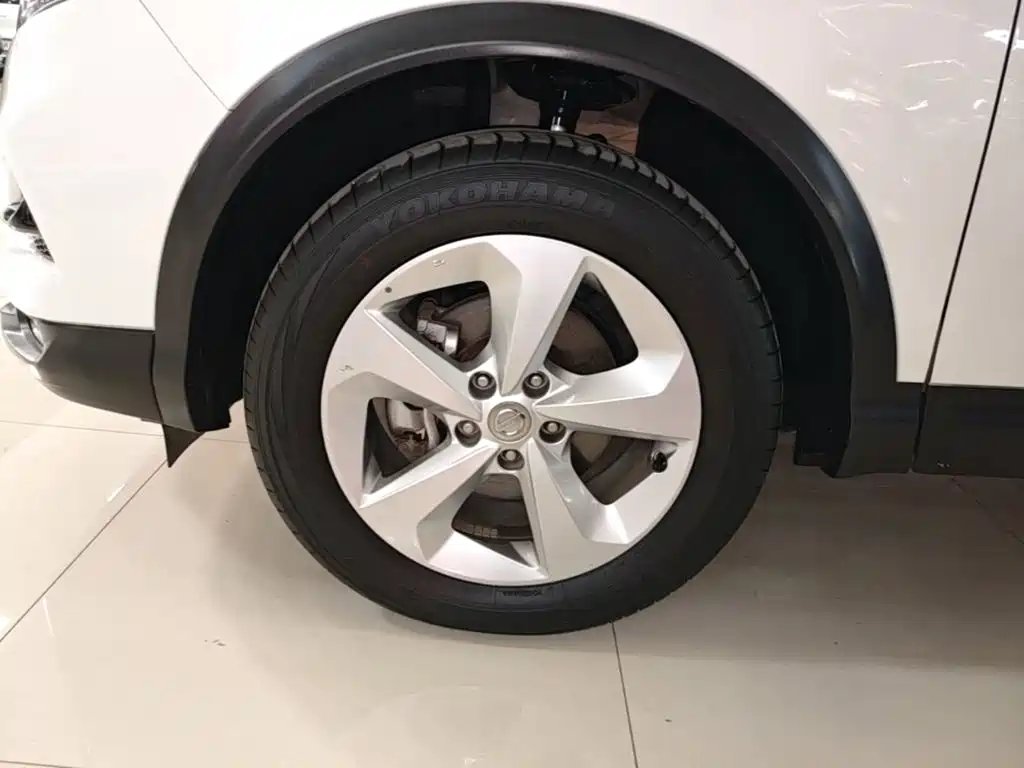 Nissan Qashqai — миниатюра 23