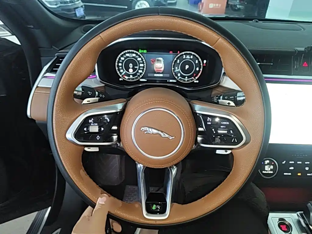 Jaguar F-PACE — миниатюра 11