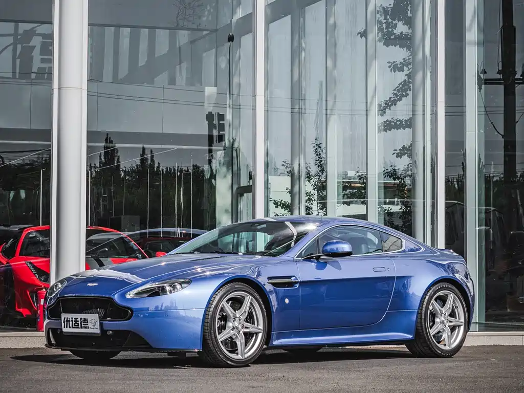 Aston Martin V8 Vantage 2018
