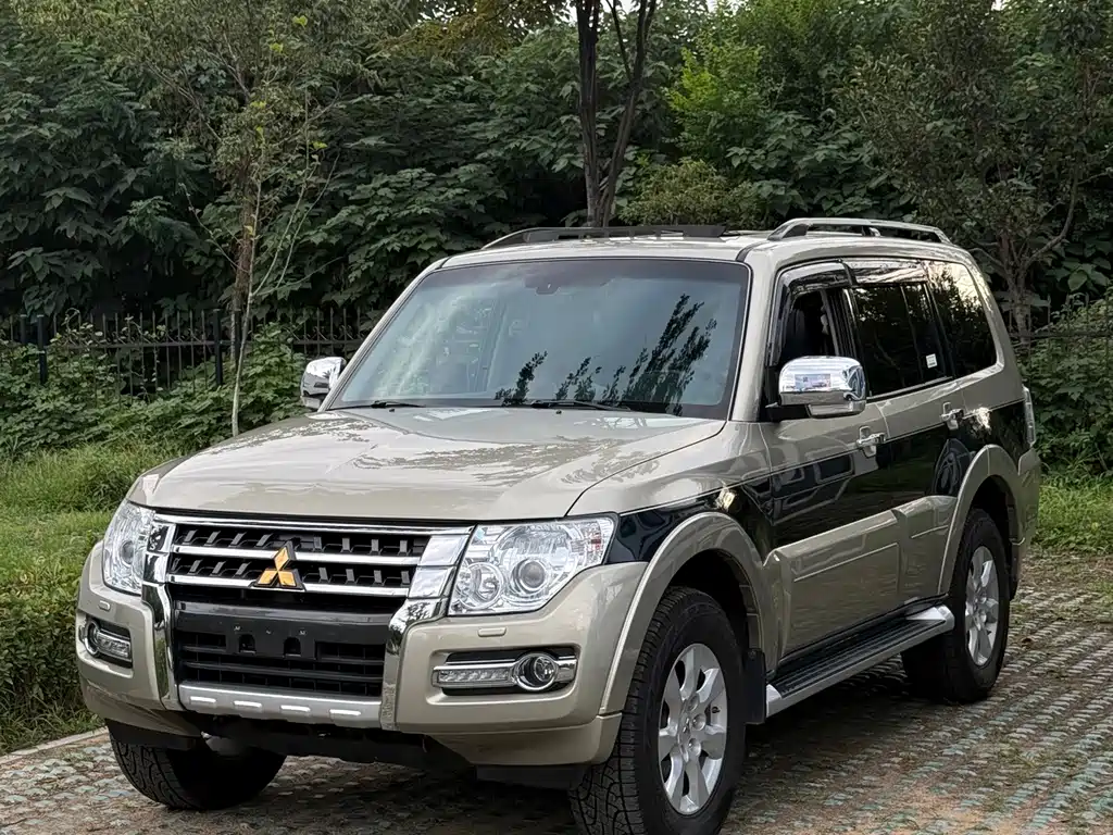 Mitsubishi Pajero (Import) — миниатюра 2