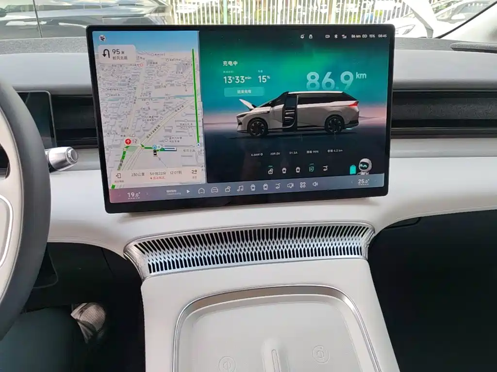XPeng X9 — миниатюра 13